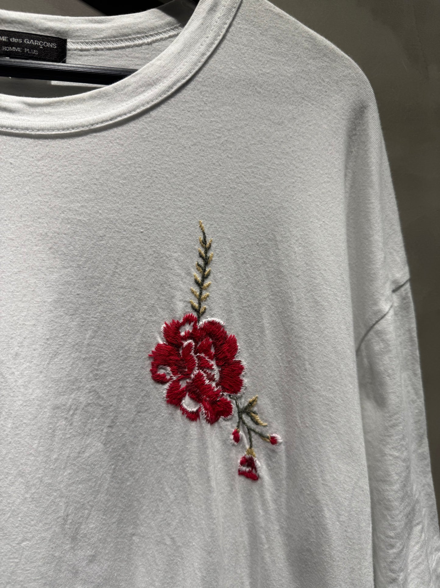 Comme des garcons homme+刺繡玫瑰花白短T 中古