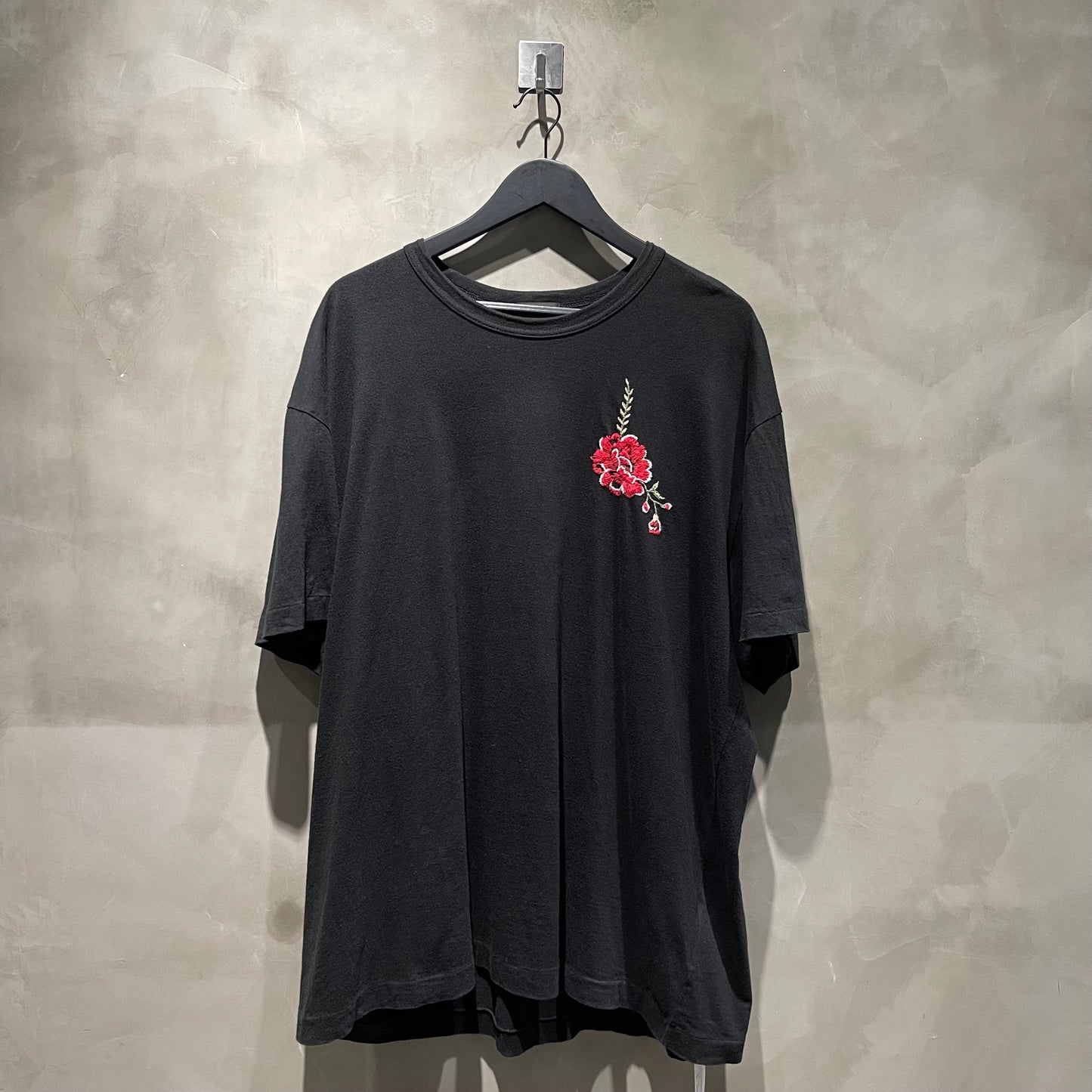 Comme des garcons homme+刺繡玫瑰花黑短T 中古