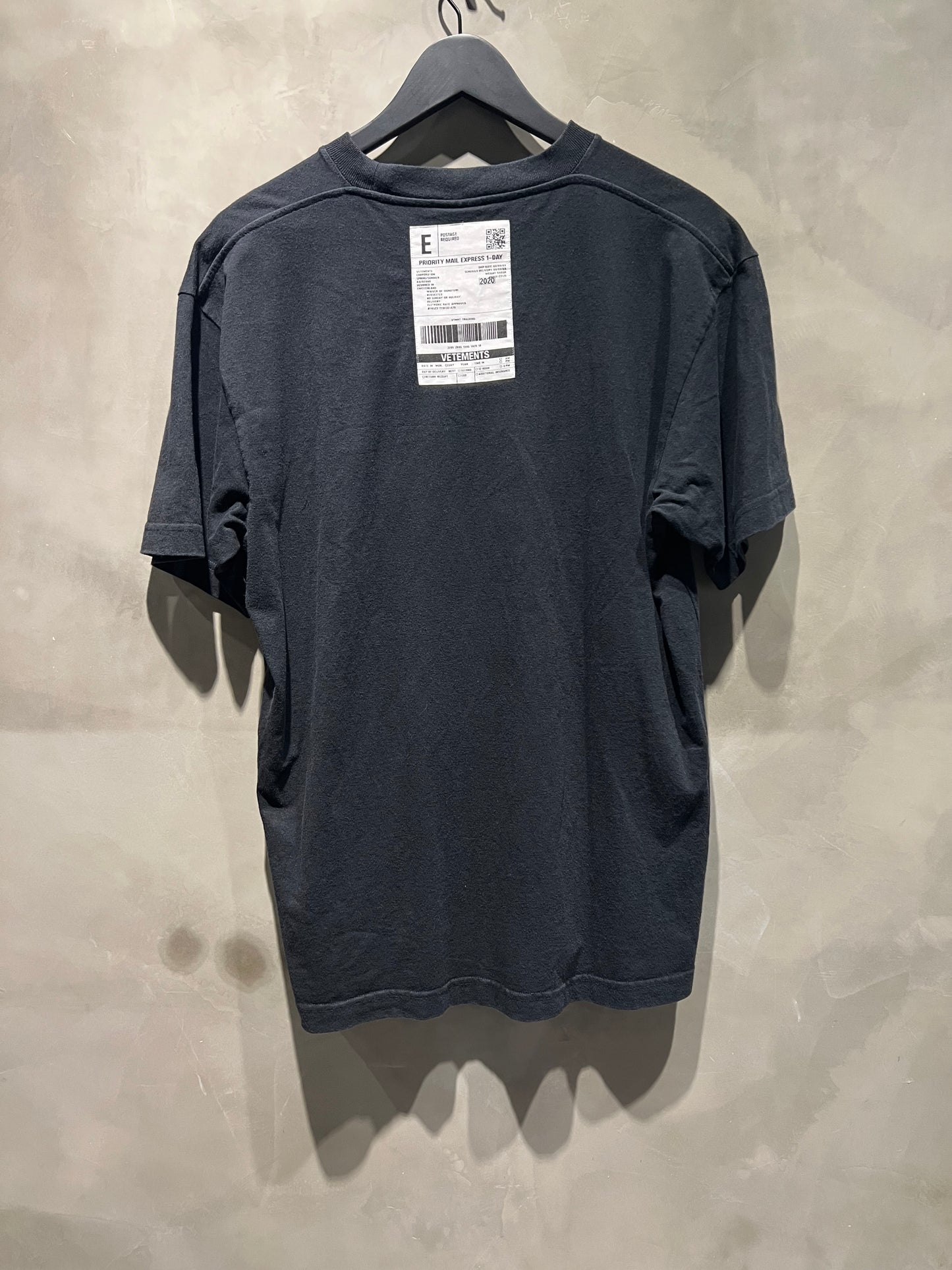 vetements黑色胸前LOGO T 中古