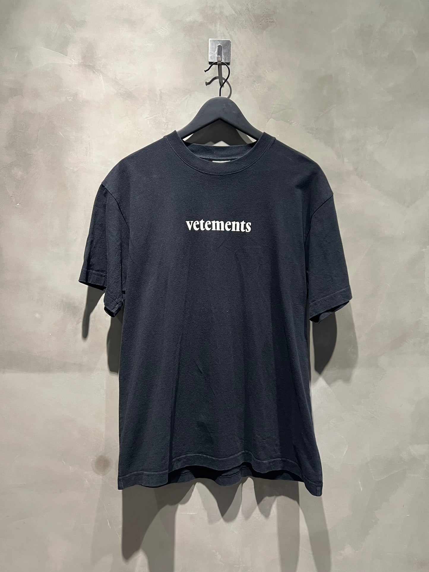 vetements黑色胸前LOGO T 中古