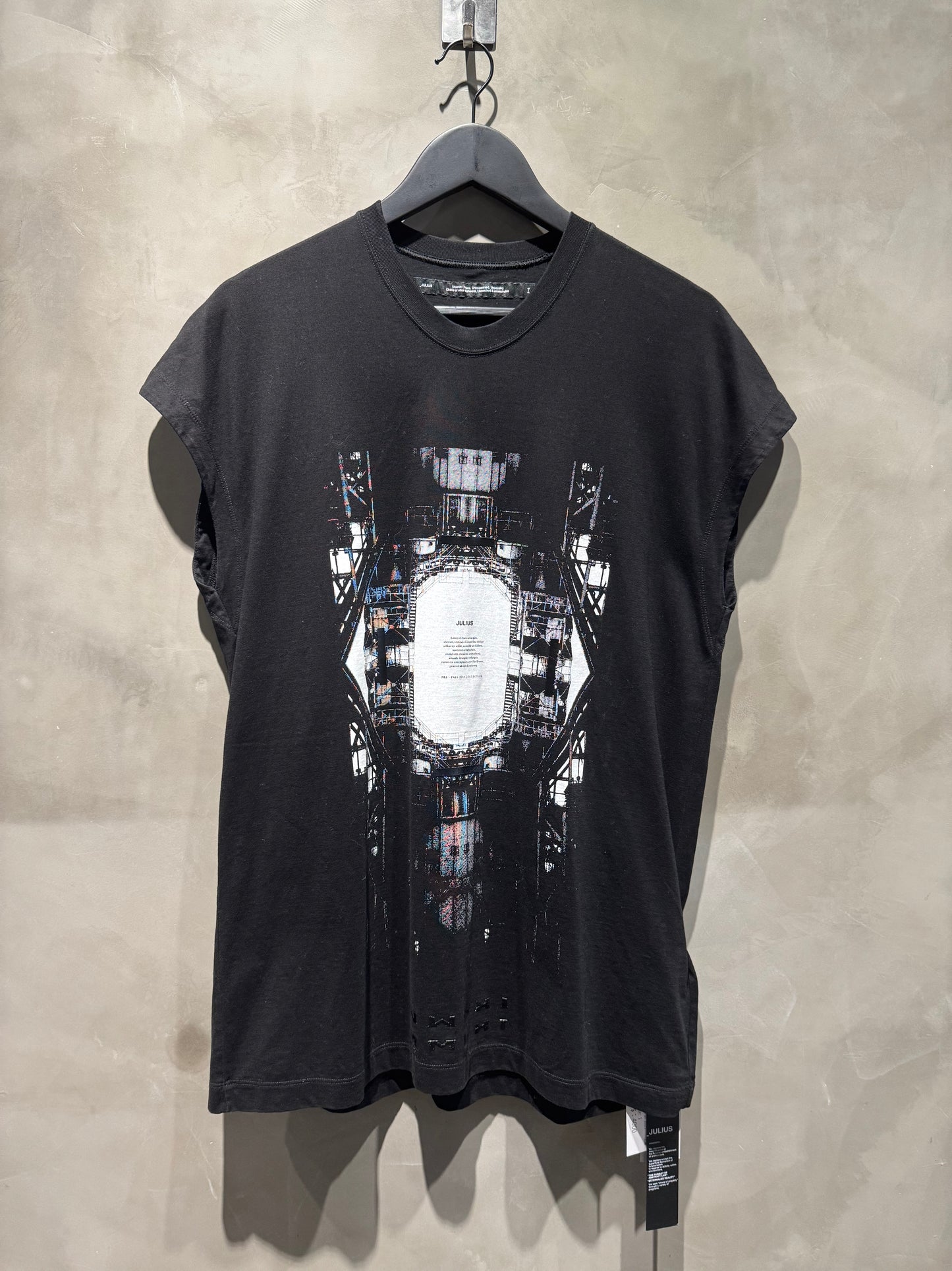 Julius 黑無袖圖案上衣 中古
