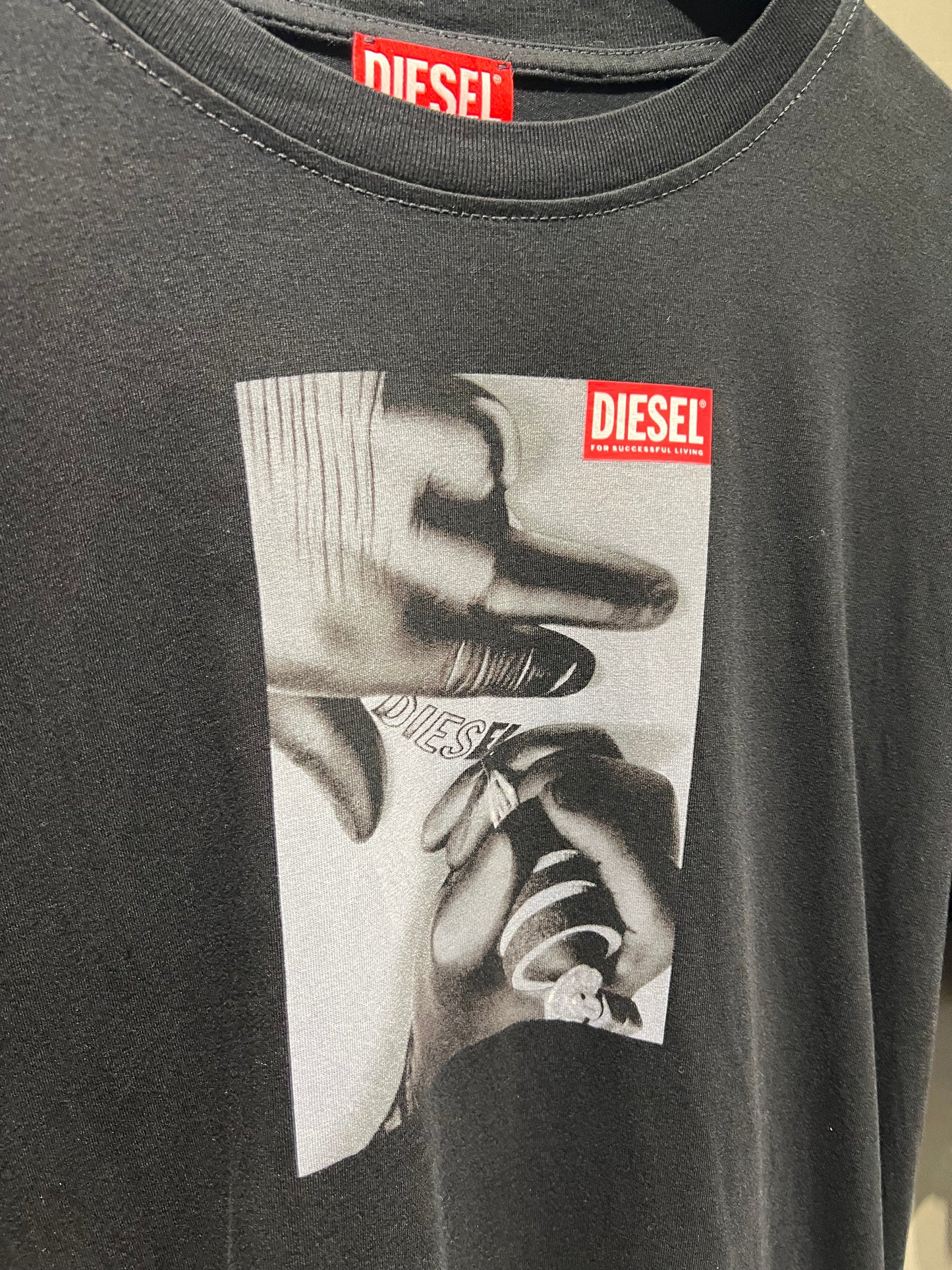 Diesel黑色手寫字體圖案短T 中古