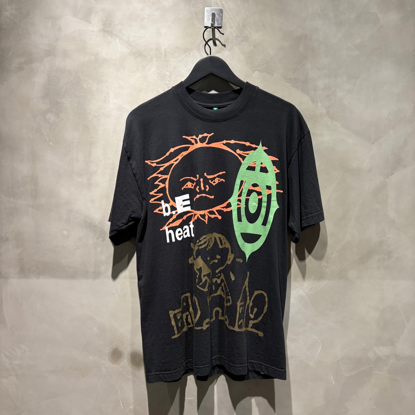 b.Eautiful 塗鴉插畫設計短T 全新